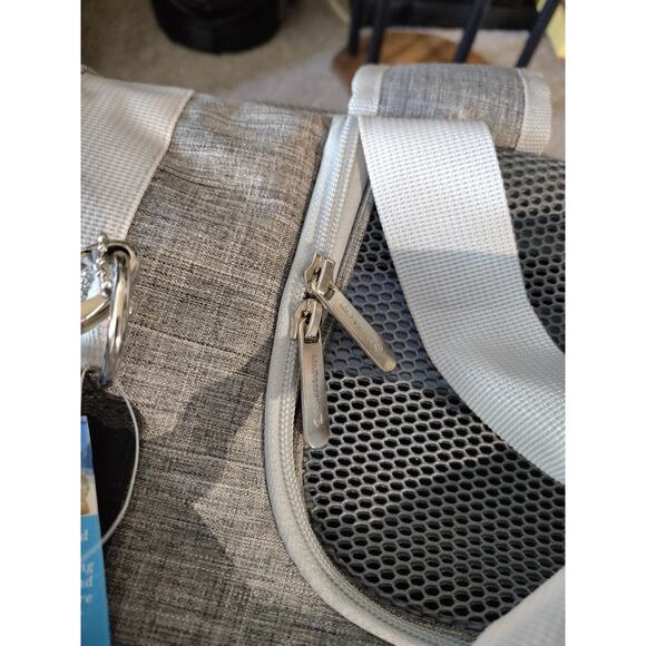 Monterey Series Convertible Horizontal Backpack Pet Carrier Large (Gray) - Picture 13 of 16